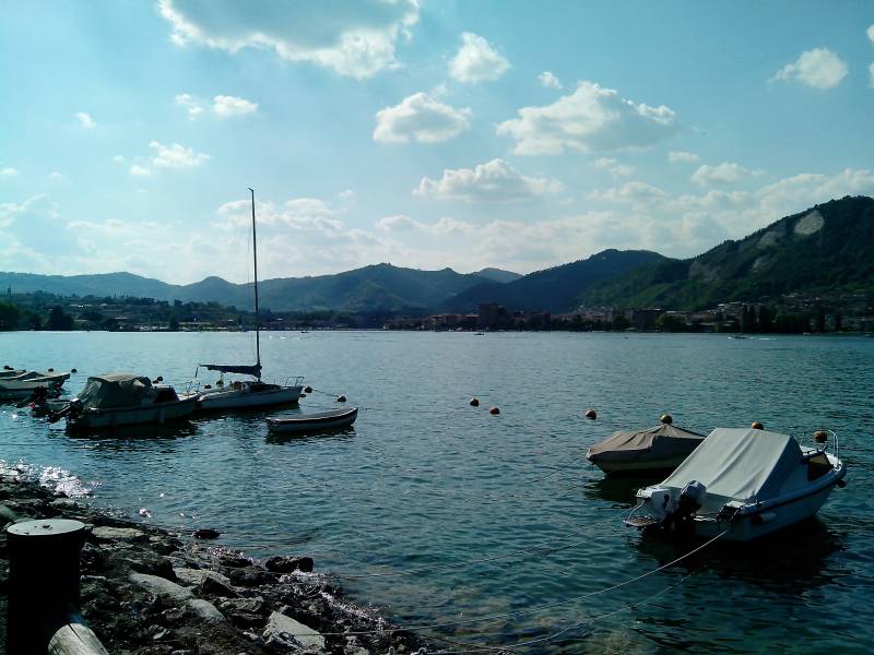 vista lungo lago Sarnico