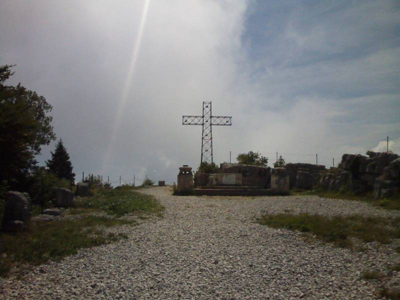 Croce in cima al mt Cengio