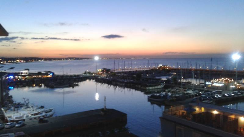 tramonto sul porto