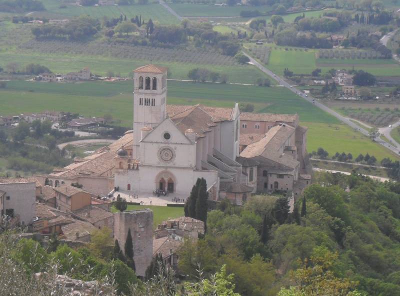 Basilica di San Francesco vista dalla Rocca Maggiore