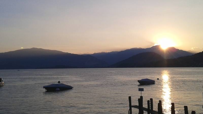 tramonto sul lago Maggiore