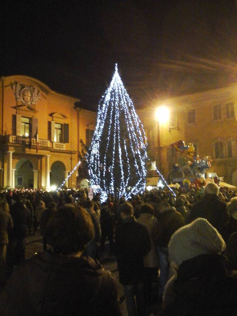 accensione dell'albero di Reggio Emilia