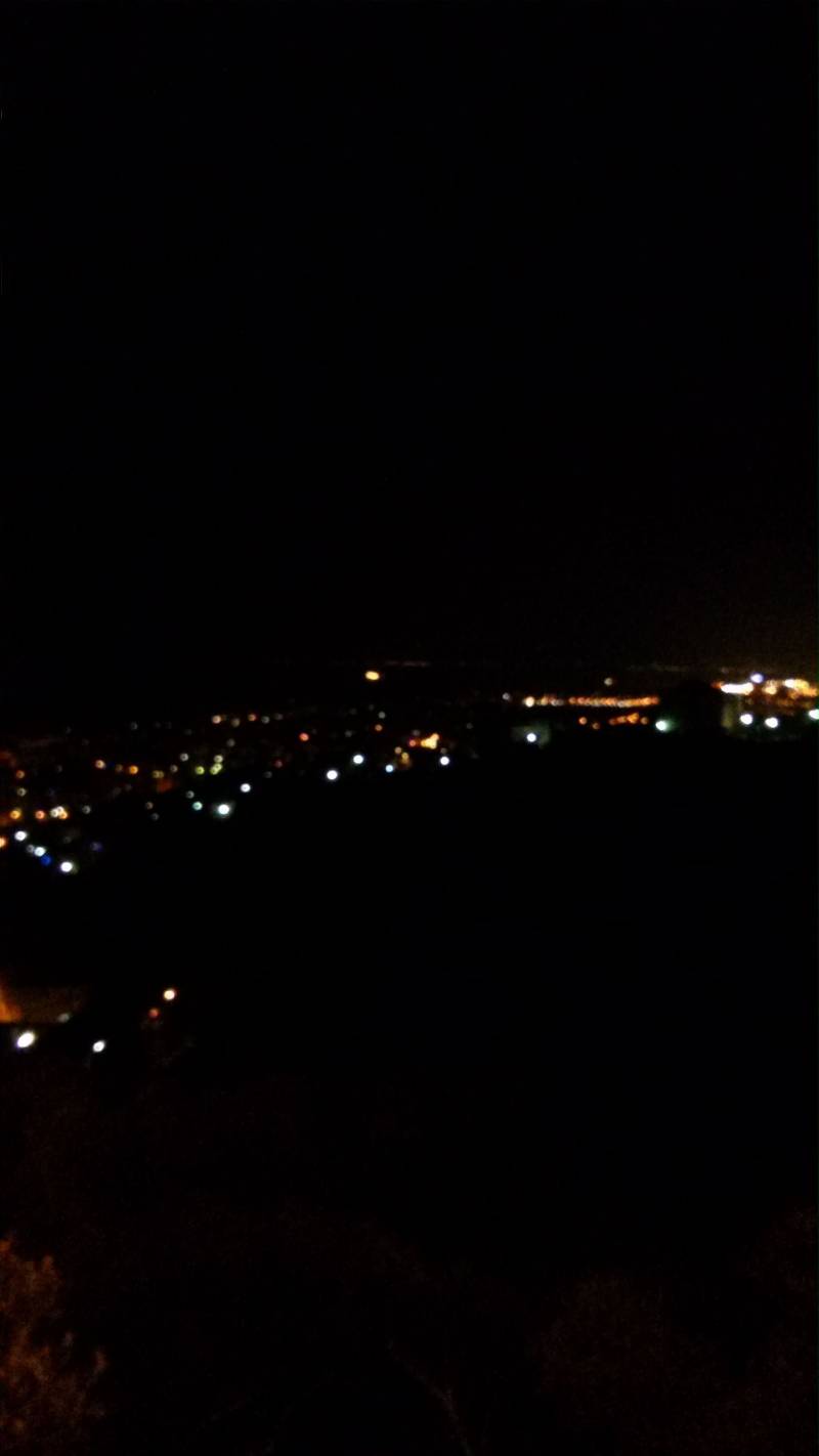 Genova di notte da colline di Apparizione