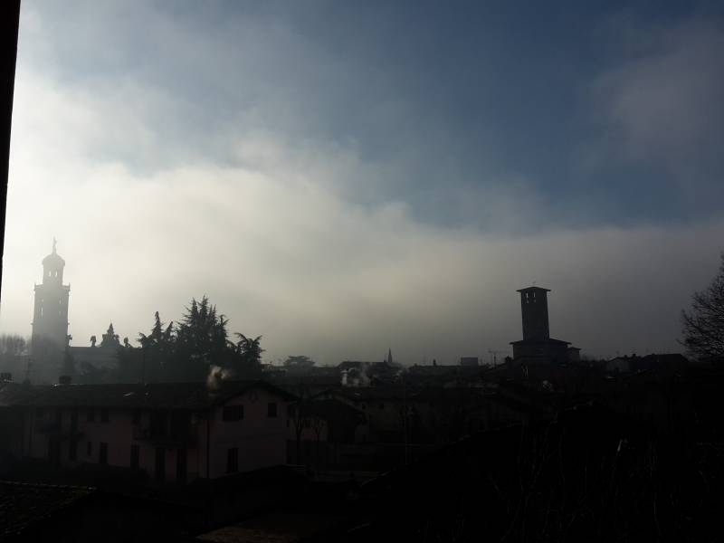 Sole e nebbia