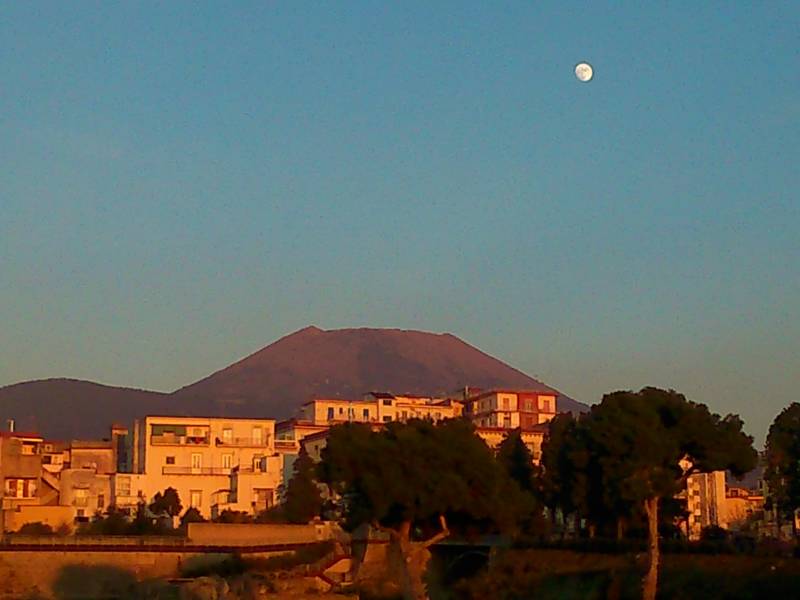 blu Moon sul Vesuvio