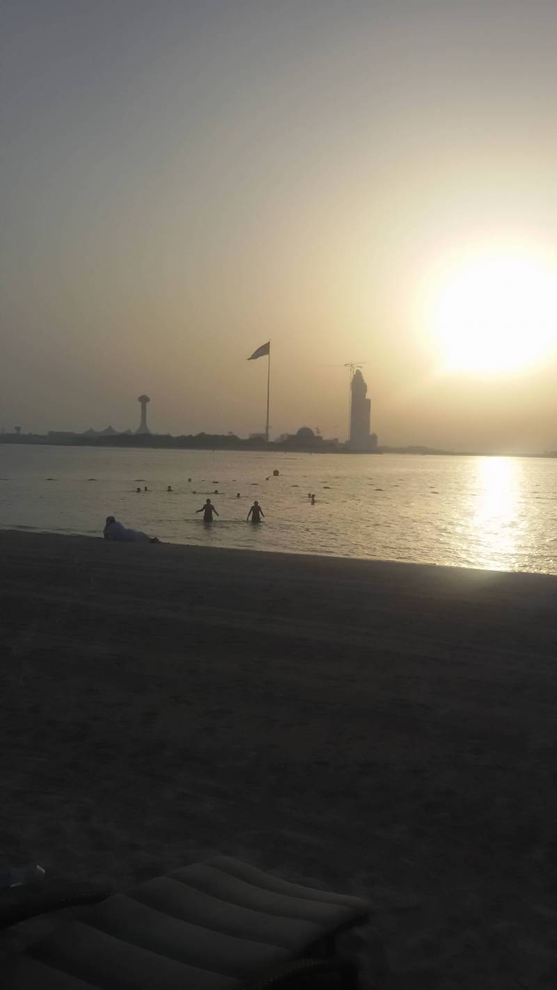 Spiaggia al tramonto di Al Sahil