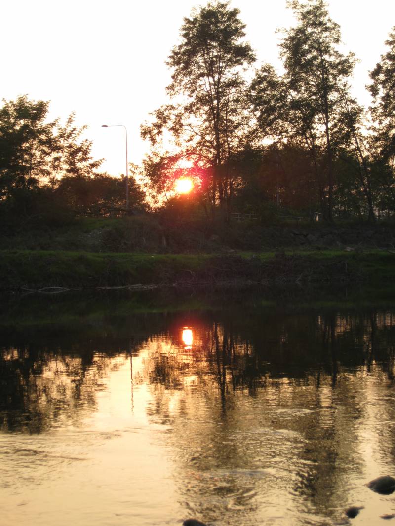 tramonto sul fiume