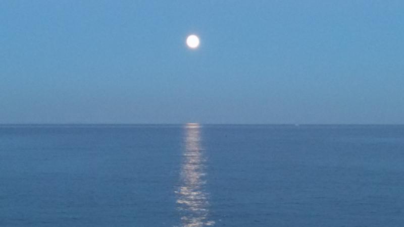 luna nel mare