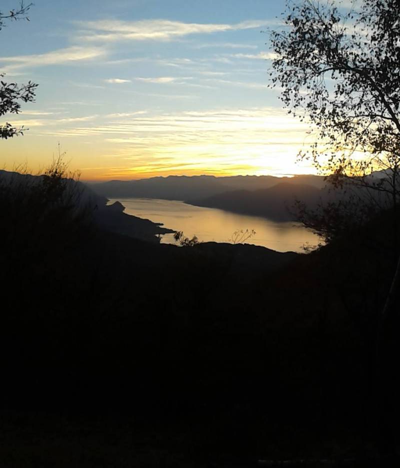 tramonto sul lago maggiore