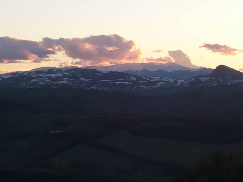tramonto sul monte Cusna
