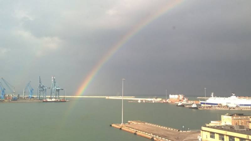 arcobaleno sul porto