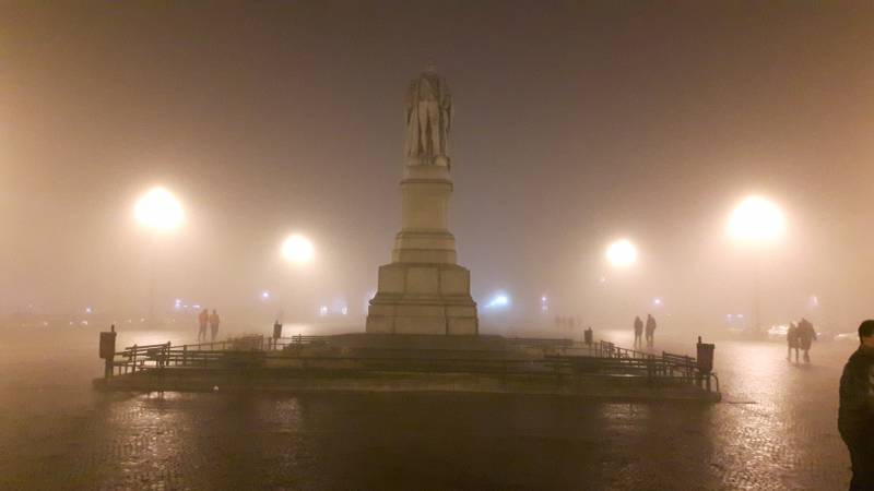 nebbia in piazza Galimberti