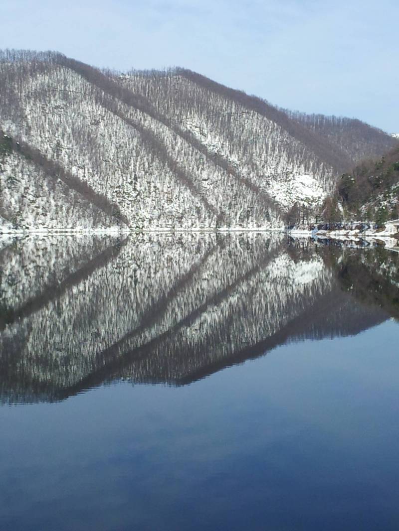lago con la neve