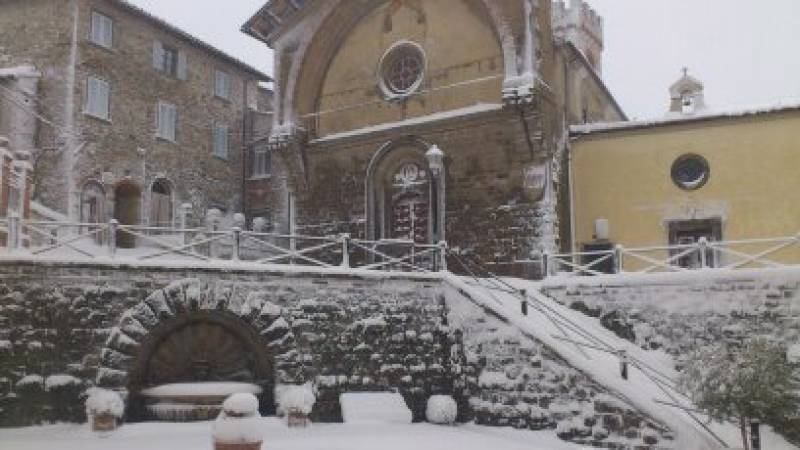 Neve in paese