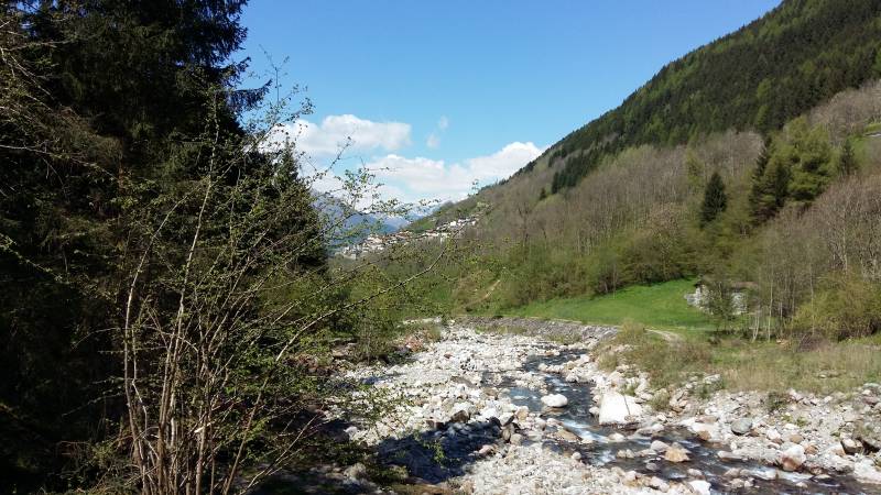 Valle dal fiume