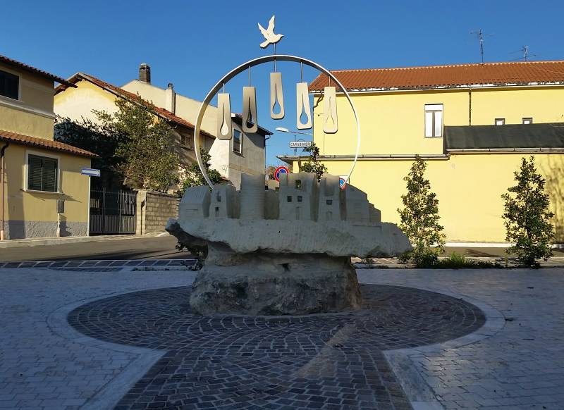 monumento ai caduti del terremoto