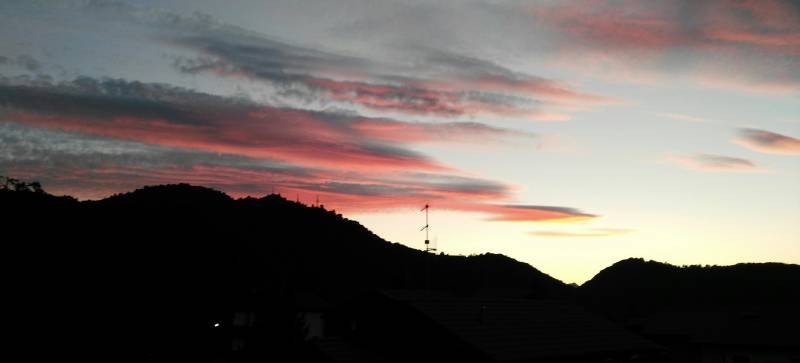 nubi lenticolari al tramonto