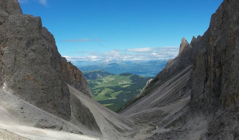 Forcella Sassolungo con vista sull'Alpe di Siusi