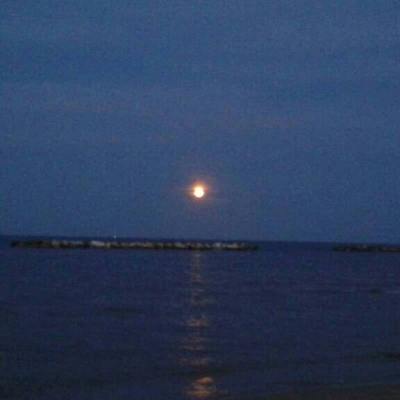 luna piena sul mare