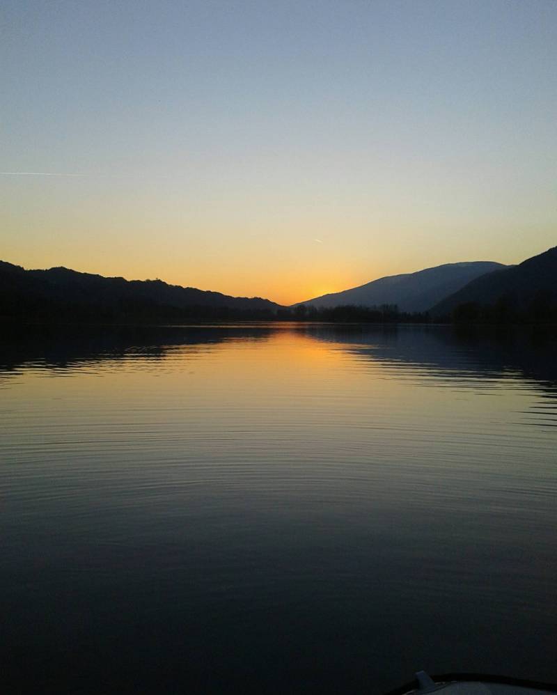 tramonto sul lago