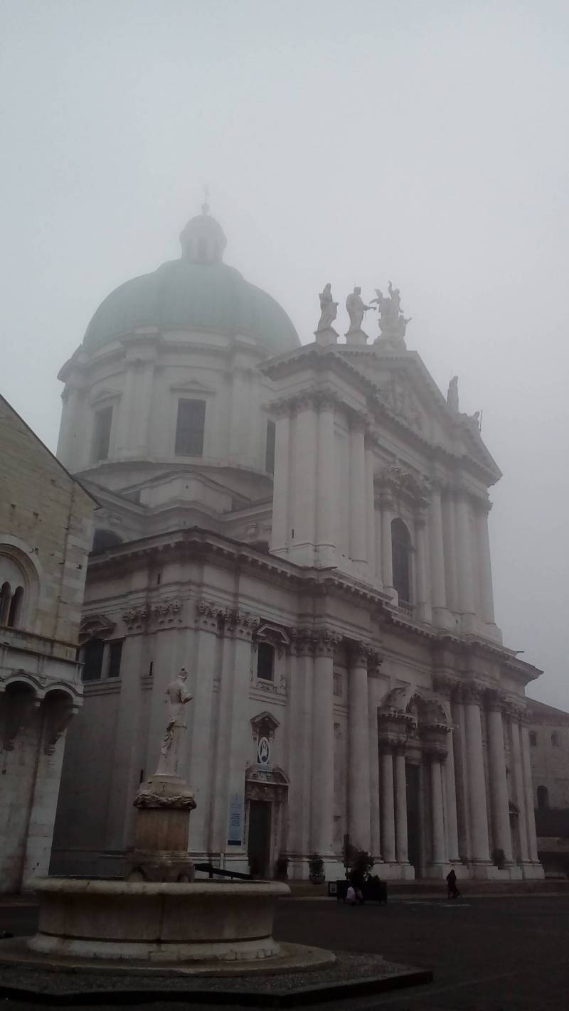 Nebbia in Piazza Duomo
