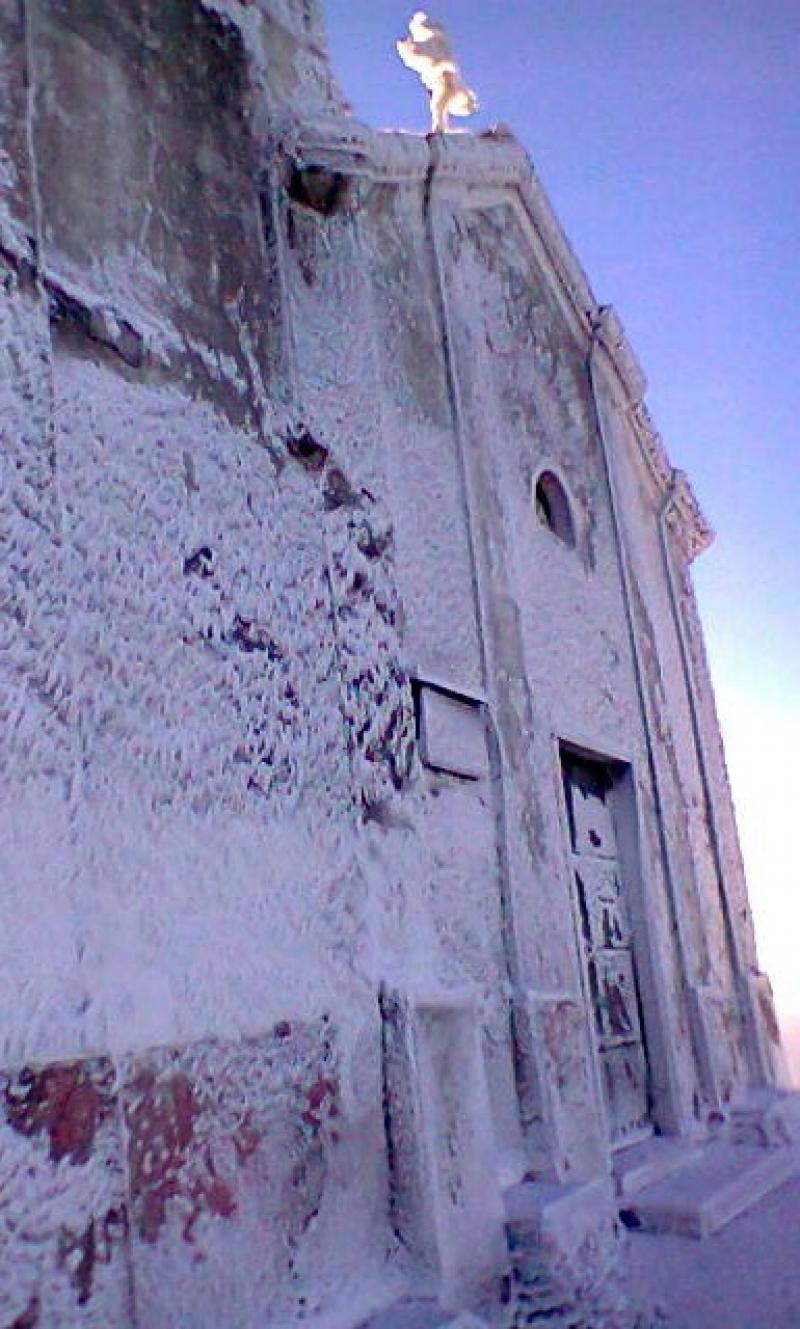 il Tobbio vento e gelo danno spettacolo