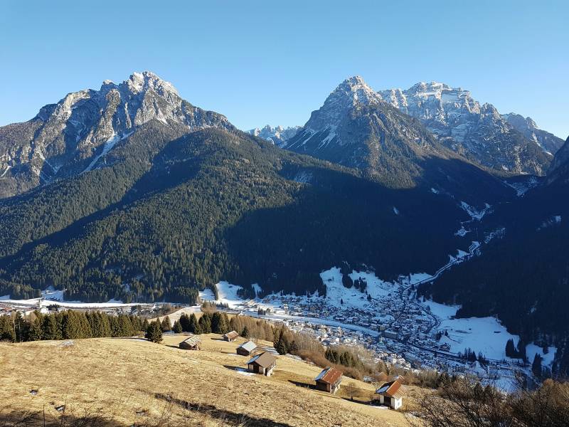 Monti senza neve Campolongo di Cad