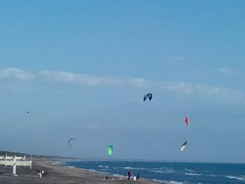 Kite surfing a Latina