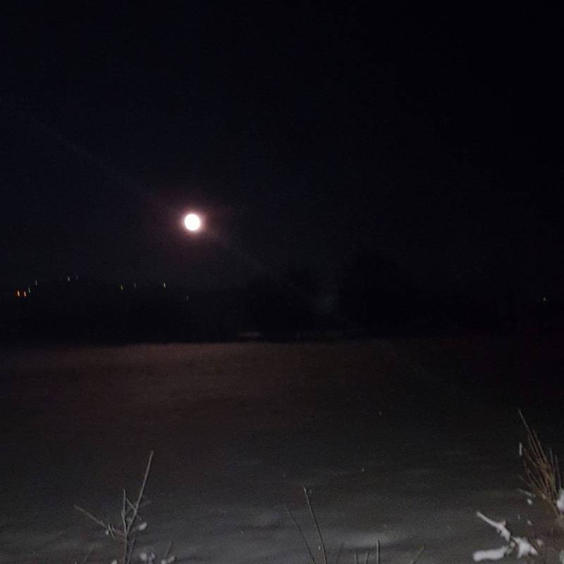 La luna sulla neve