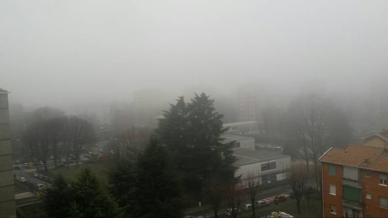 Bruzzano city con la nebbia