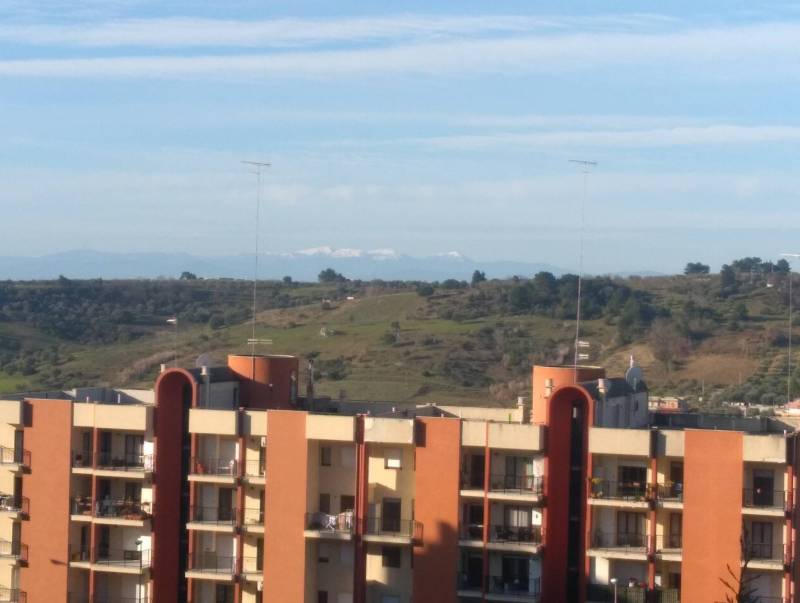 Massiccio del pollino sullo sfondo