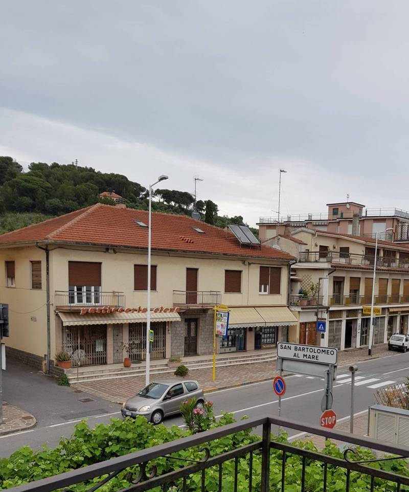 Confine con diano marina