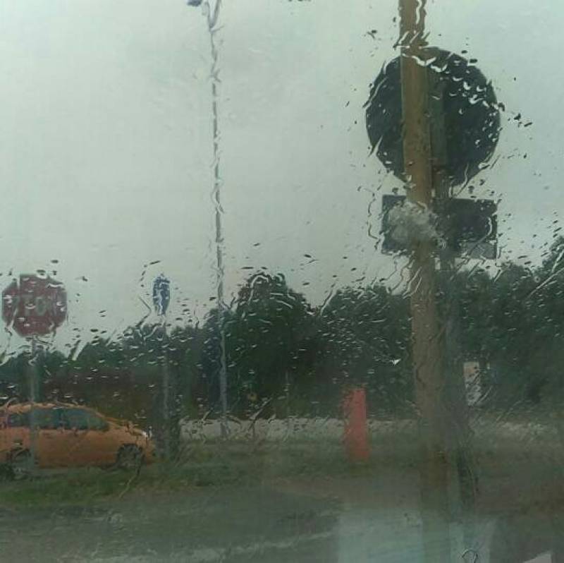 Pioggia vista dal furgone