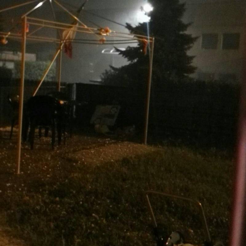 Temporale grosse dimensioni con grandine grossa come noci allerta