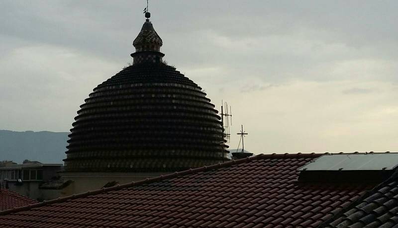 San gennaro cupola sotto la pioggia