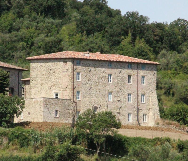 Palazzo corneli - castello
