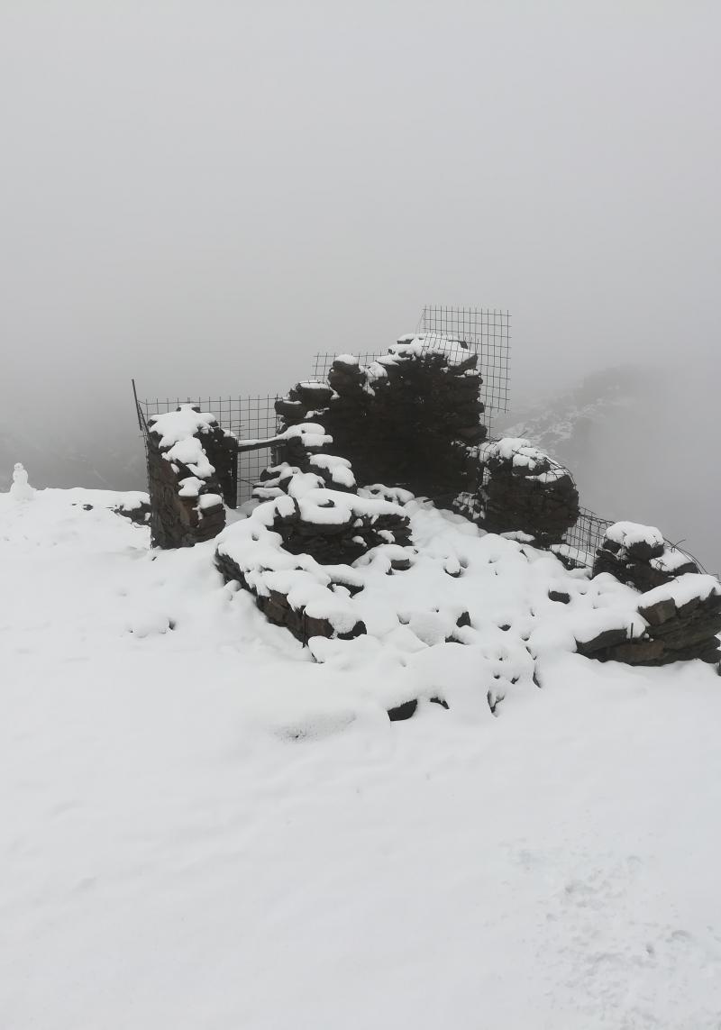 Prima neve sul rifugio mantova