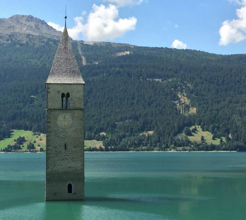 Il campanile nel lago