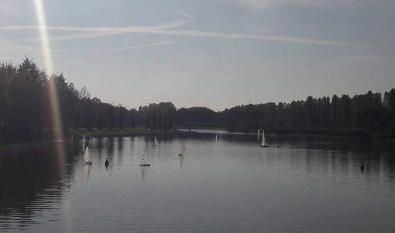 Barche a vela al parco nord