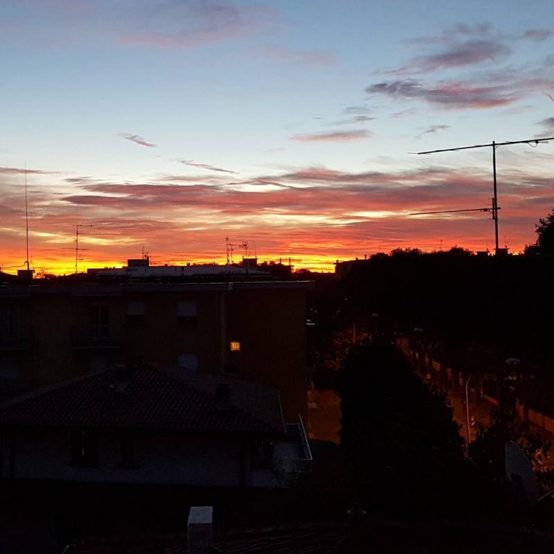 L'alba rossa