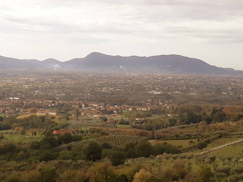 Lucca vista dalle colline.