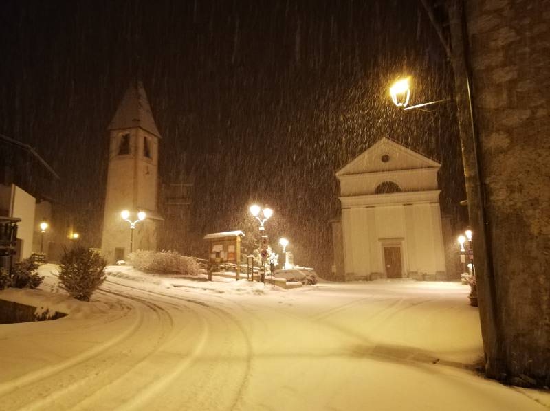 Neve in piazza caralte