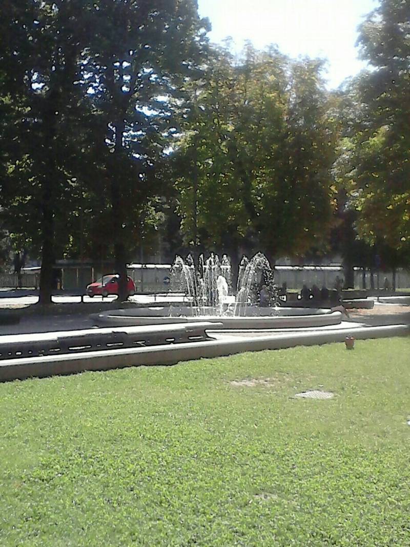 Una giornata di sole alla fontana