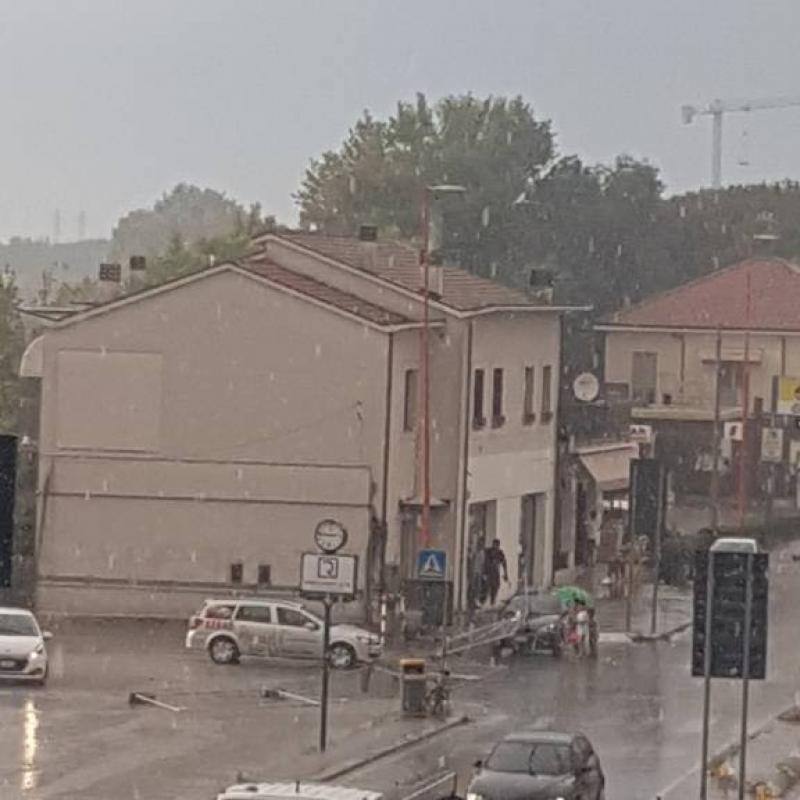 Tromba d'aria a Cesena . ora pioggia e sole.