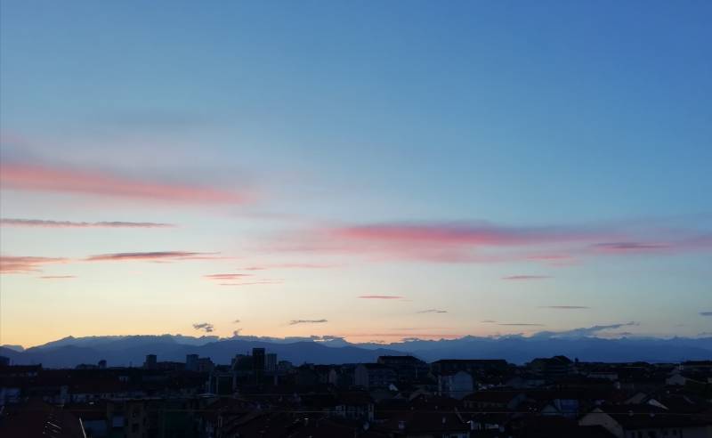 Nuvole rosa al tramonto