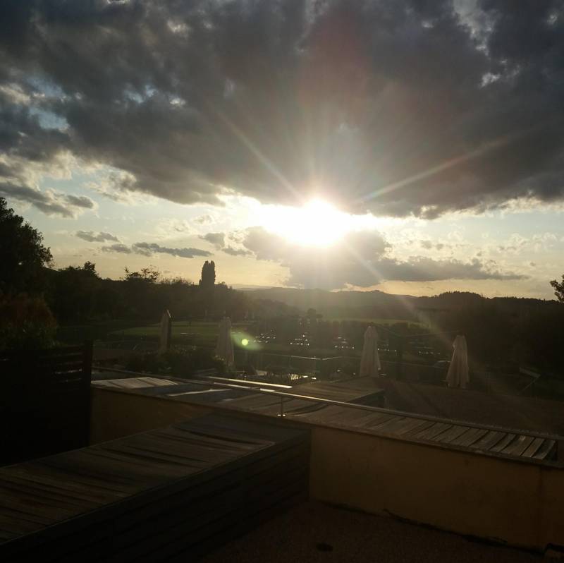 Il sole tra le nuvole
