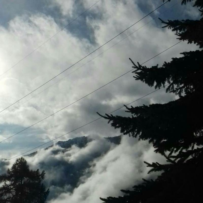 Sole neve e nuvole a Valtournenche