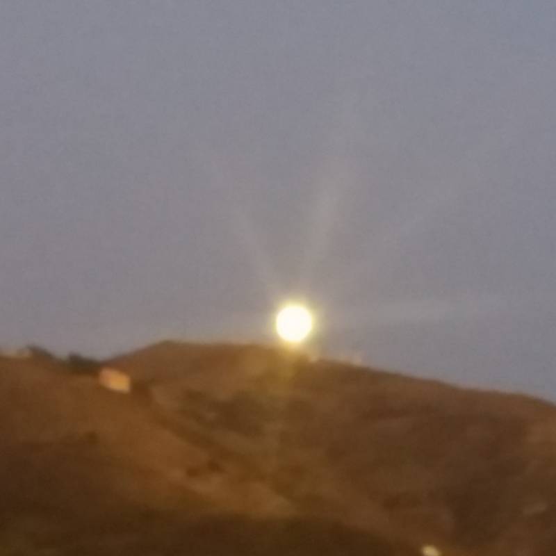 Luna sorge dal monte fasce