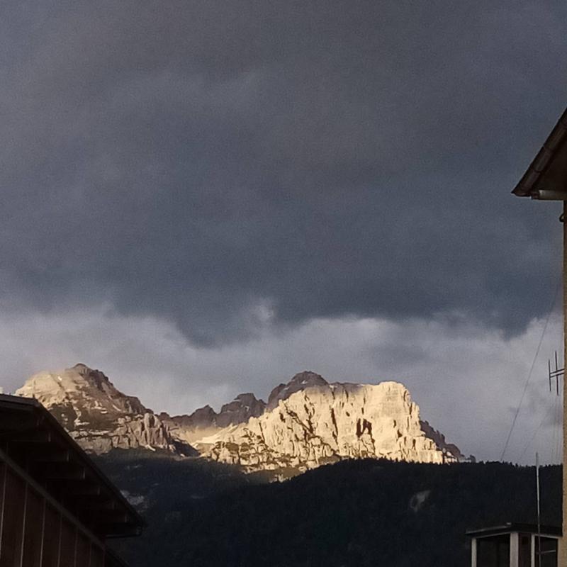 Monte montanel al tramonto