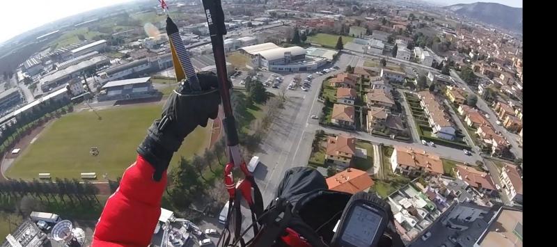 Rezzato dall'alto..atterraggio al campo sportivo